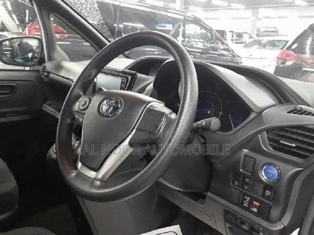 Toyota Noah 2021 Silver