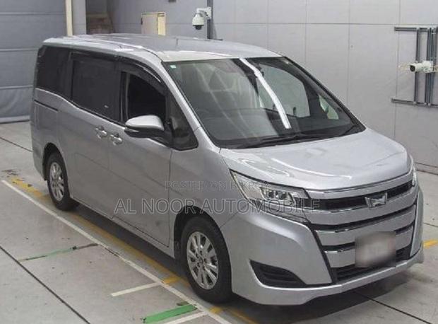Toyota Noah 2021 Silver