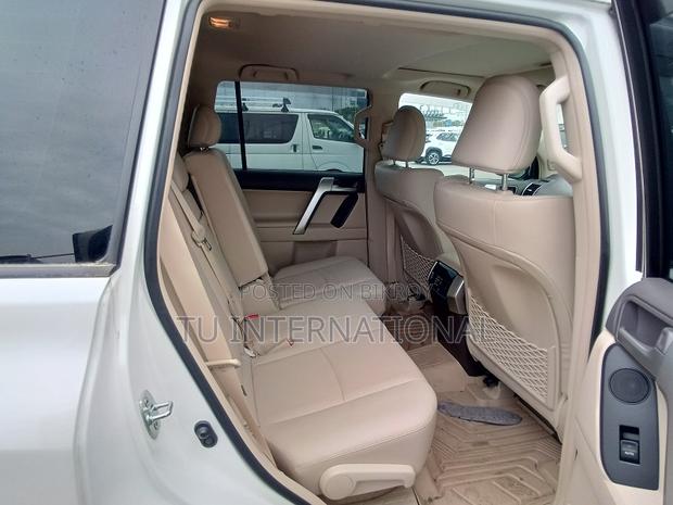 Toyota Land Cruiser Prado 2022 Pearl
