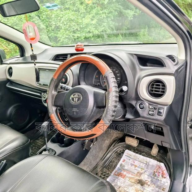 Toyota Vitz 2011 Black