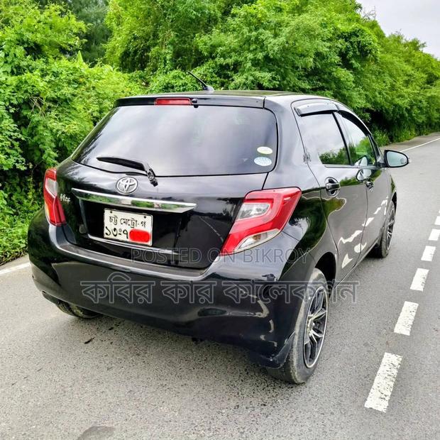 Toyota Vitz 2011 Black