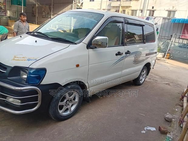 Toyota Noah 2004 White