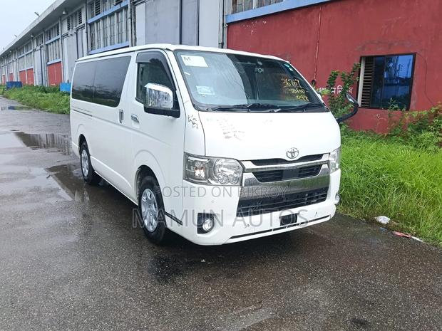 Toyota Grand HiAce 2000 Pearl
