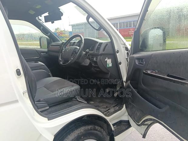 Toyota Grand HiAce 2000 Pearl