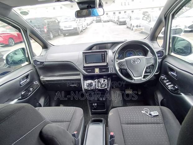 Toyota Noah 2021 Pearl