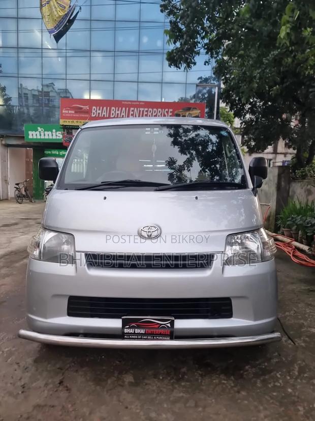 Toyota Noah 2010 Silver