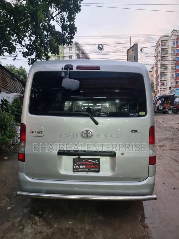 Toyota Noah 2010 Silver