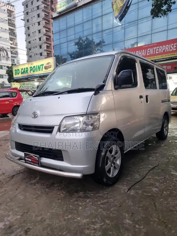 Toyota Noah 2010 Silver