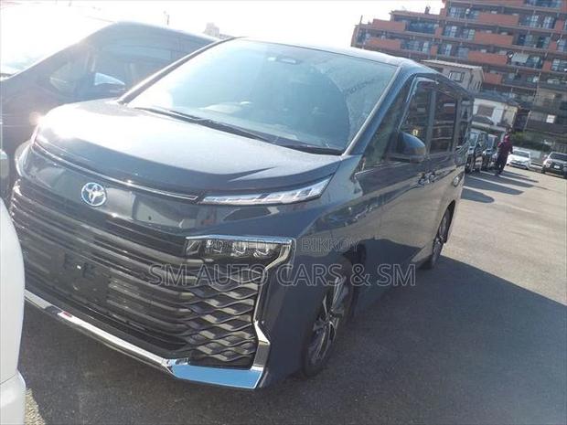 Toyota Voxy Hybrid S-Z 2WD 7-Seater 2023 Gray