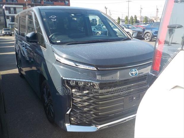 Toyota Voxy Hybrid S-Z 2WD 7-Seater 2023 Gray