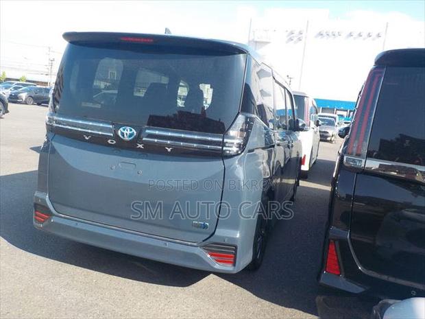 Toyota Voxy Hybrid S-Z 2WD 7-Seater 2023 Gray