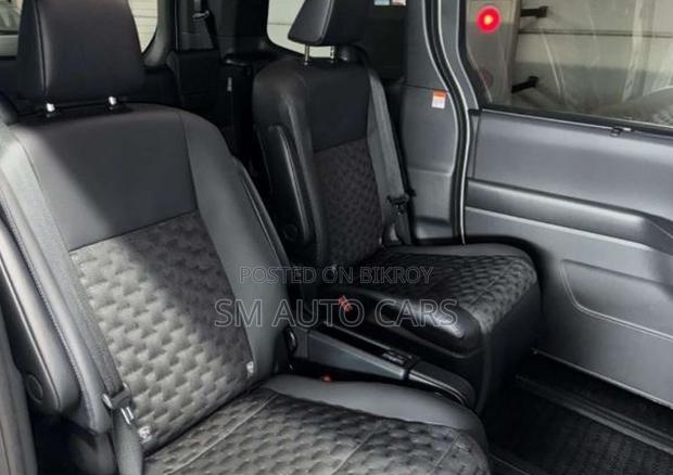 Toyota Voxy Hybrid S-Z 2WD 7-Seater 2023 Pearl