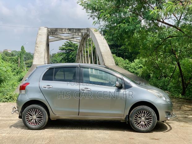 Toyota Vitz 1.0 FWD 5dr 2009 Gray