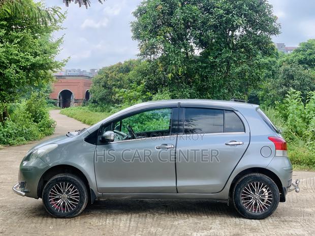 Toyota Vitz 1.0 FWD 5dr 2009 Gray