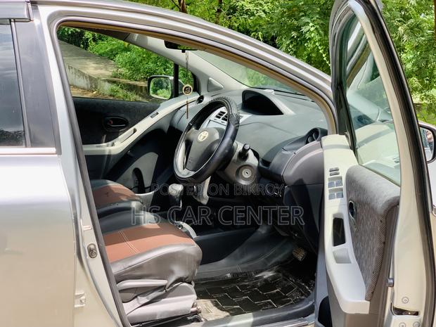 Toyota Vitz 1.0 FWD 5dr 2009 Gray