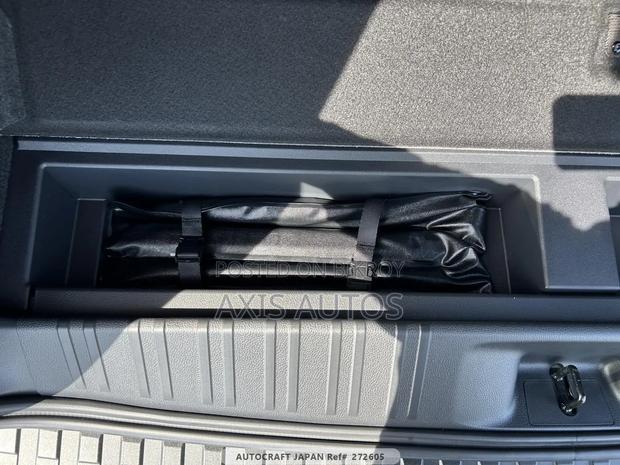 Toyota Land Cruiser Prado 2024 Pearl