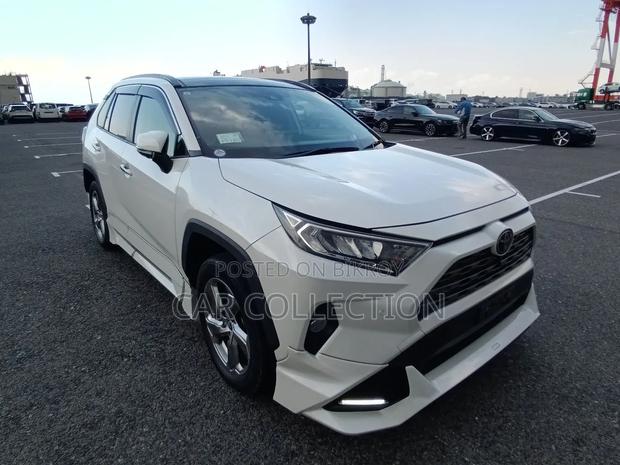 Toyota RAV4 2021 Pearl