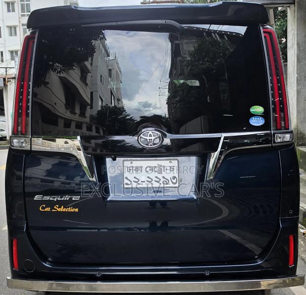Toyota Esquire 2019 Blue