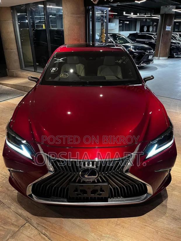 Lexus ES 2020 Red