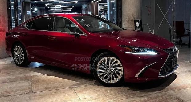 Lexus ES 2020 Red