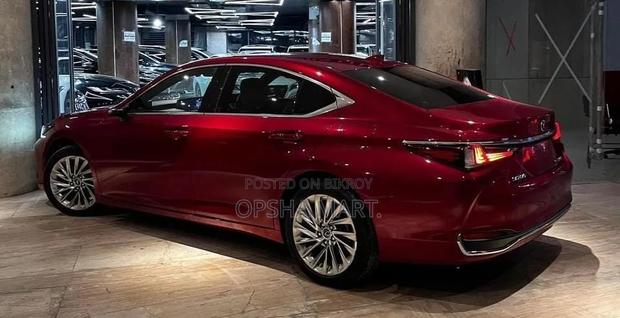Lexus ES 2020 Red