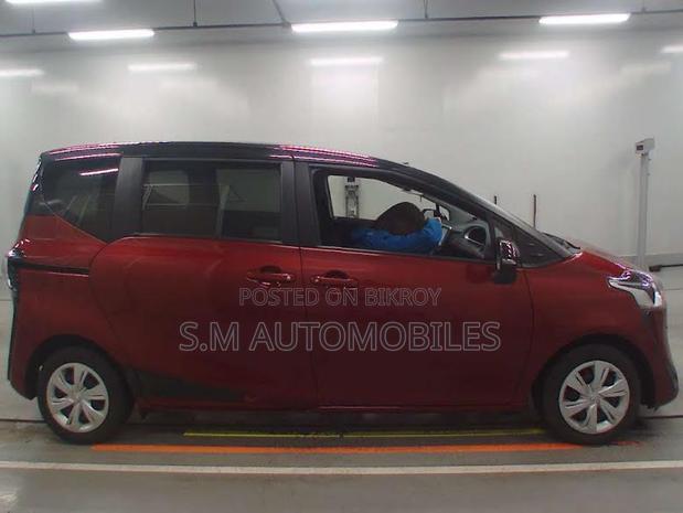 Toyota Sienta 1.5 Hybrid FWD 2021 Red