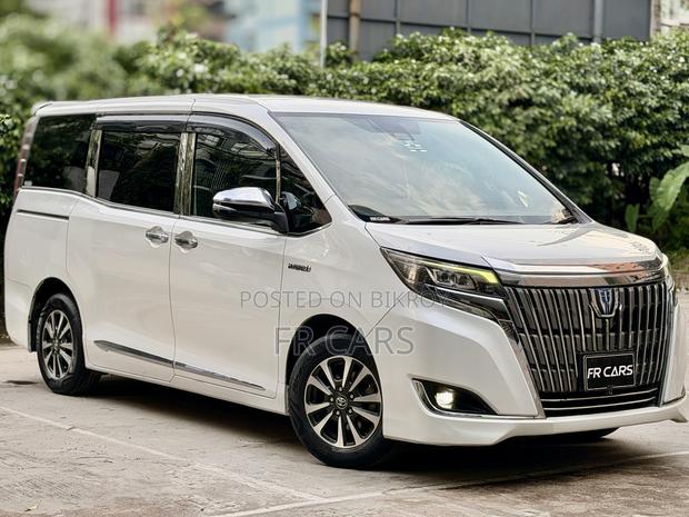 Toyota Esquire 1.8 Front-Wheel Drive Hybrid (7-seater) 2018 White