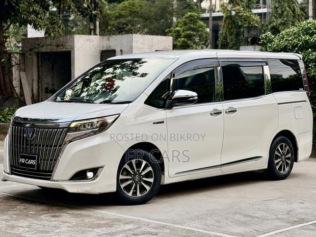 Toyota Esquire 1.8 Front-Wheel Drive Hybrid (7-seater) 2018 White