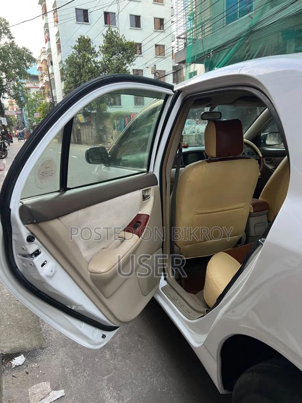 Toyota Corolla 2002 White