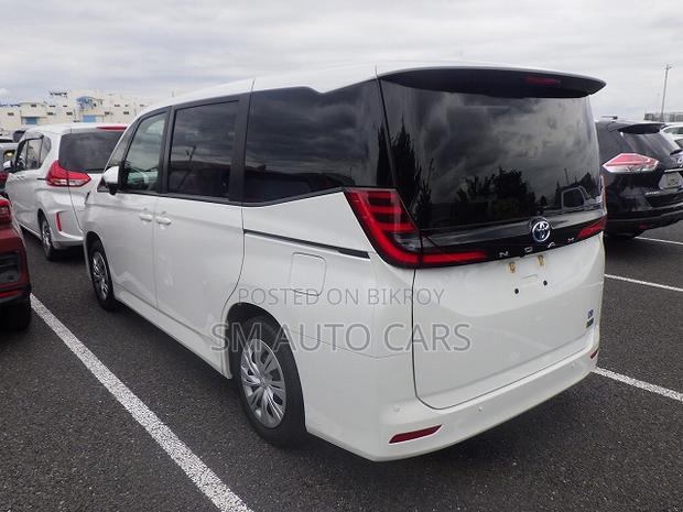 Toyota Noah 2022 Pearl
