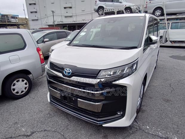 Toyota Noah 2023 Pearl