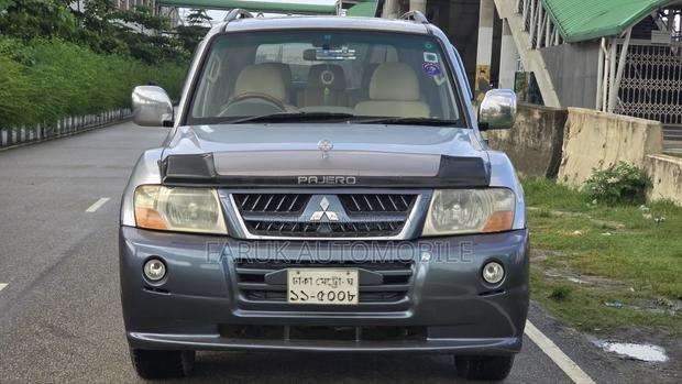 Mitsubishi Pajero 2003 Silver