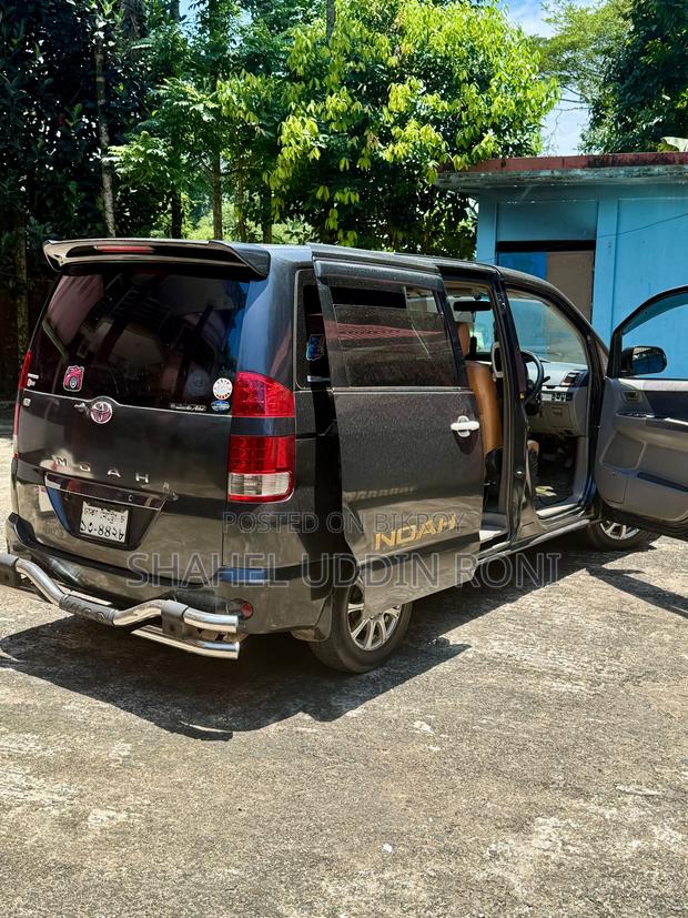 Toyota Noah 2.0 AWD (8 Seater) 2003 Black
