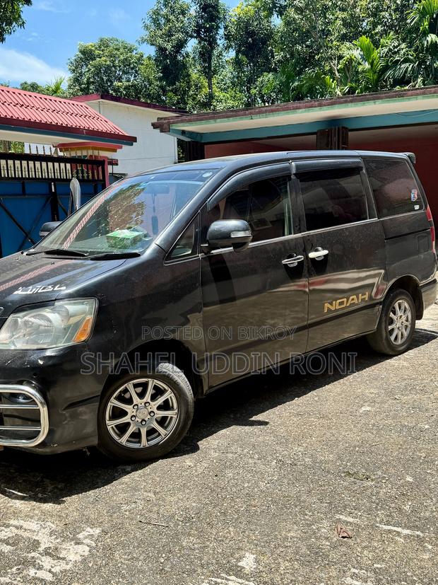 Toyota Noah 2.0 AWD (8 Seater) 2003 Black