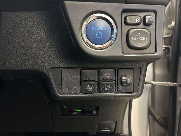 Toyota Axio 2021 Silver