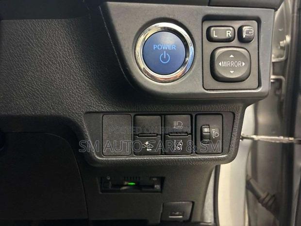 Toyota Axio 2021 Silver