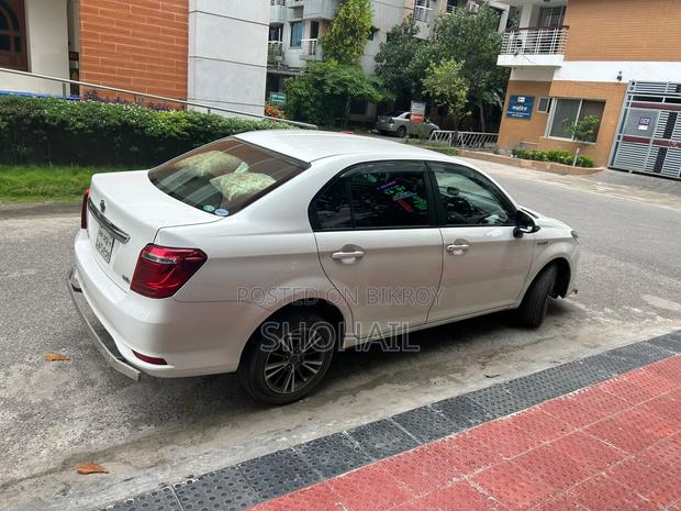 Toyota Axio 1.5 Hybrid 2WD 2017 Pearl