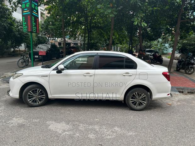 Toyota Axio 1.5 Hybrid 2WD 2017 Pearl