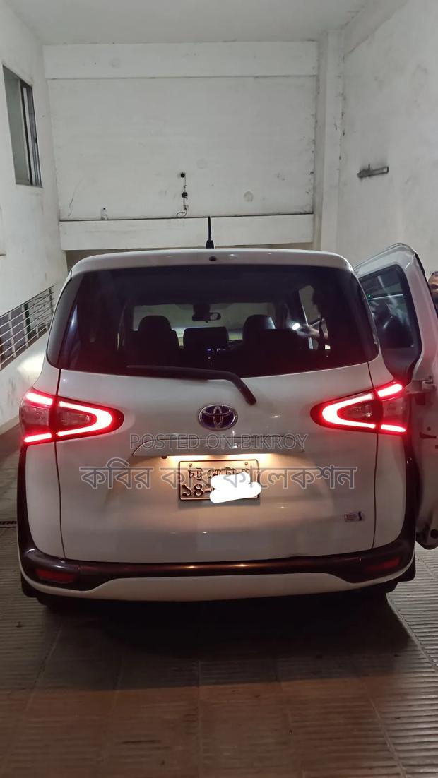 Toyota Sienta 2015 Pearl