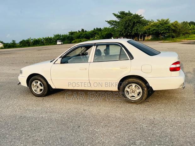 Toyota Corolla 1998 White