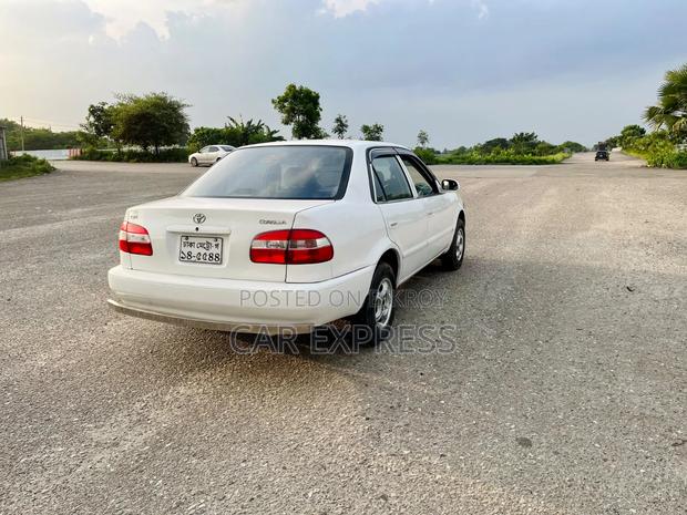 Toyota Corolla 1998 White