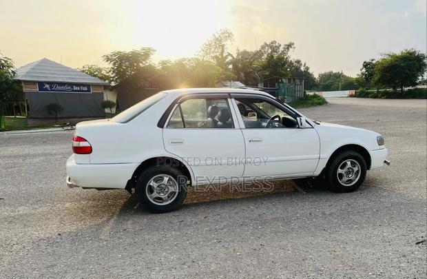 Toyota Corolla 1998 White