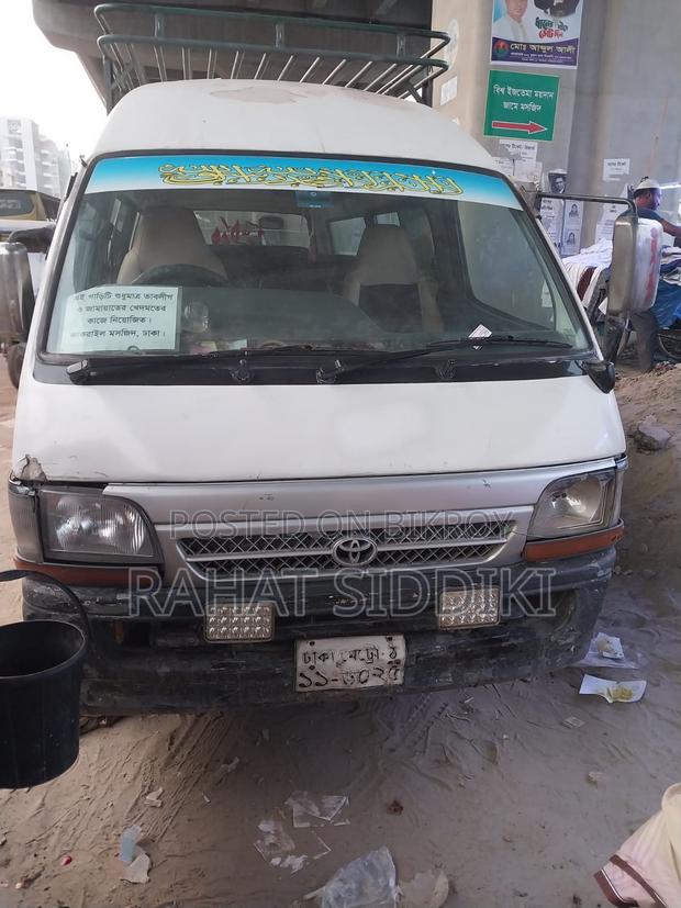 Toyota Grand HiAce 2002 White