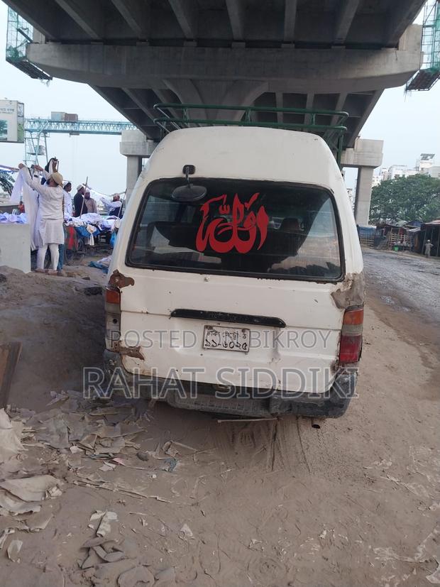 Toyota Grand HiAce 2002 White
