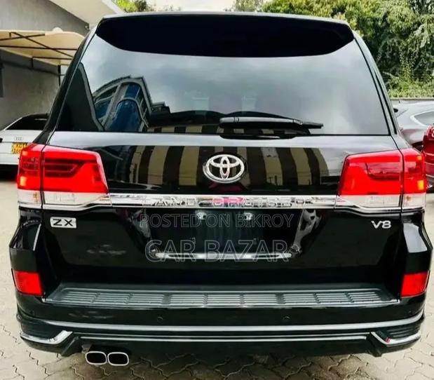 Toyota Land Cruiser 4.6 V8 ZX 2015 Black