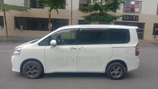 Toyota Noah 2011 Pearl