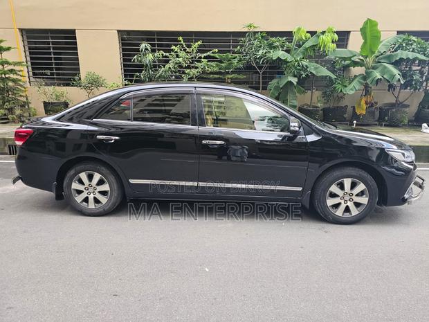Toyota Premio 2016 Black