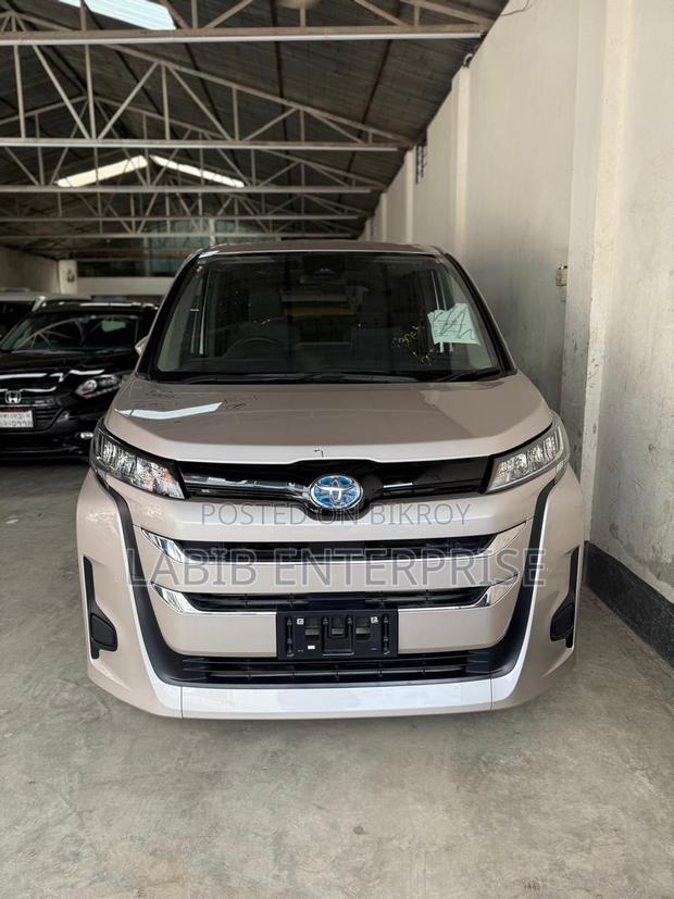 Toyota Noah 2022 Silver