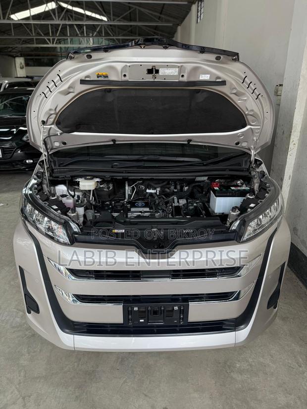 Toyota Noah 2022 Silver