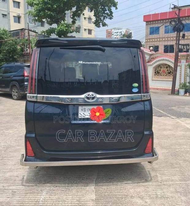 Toyota Noah 2.0 FWD (8 Seater) 2017 Blue